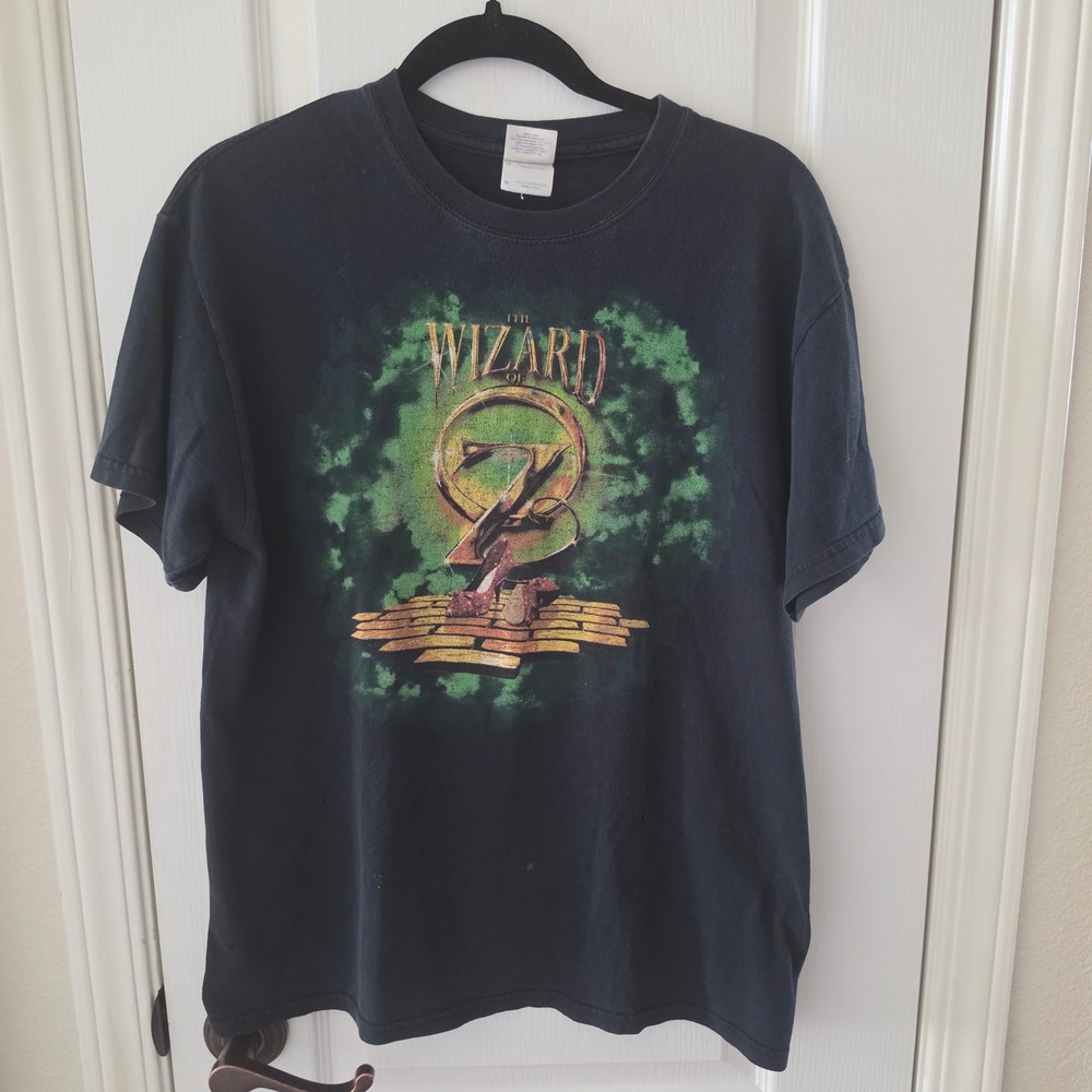 Vintage Wizard of Oz Graphic Tee Black Ruby Slippers Yellow Brick Road Size M